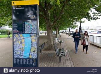 thames-london-south-bank-at-blackfriars-queens-walk-with-map-for-visitors-C901X6